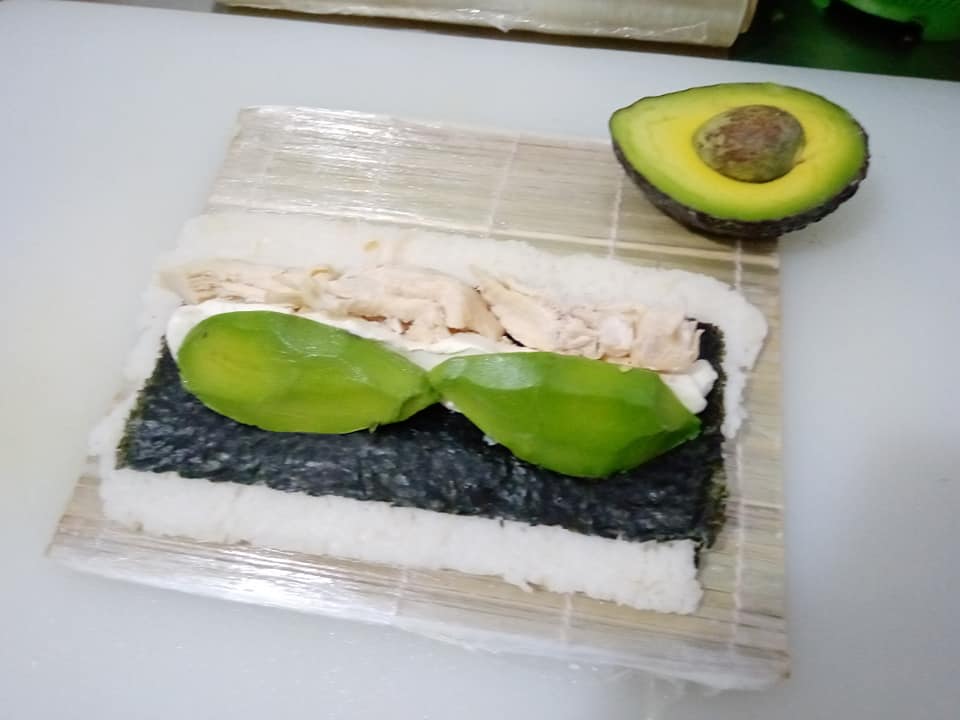 Handrolls Pollo queso palta