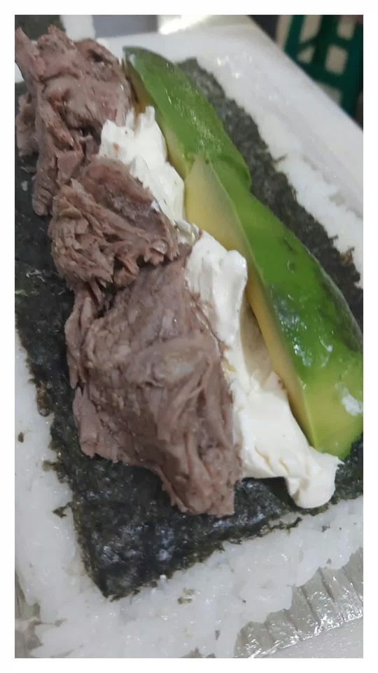 Handrolls Mechada queso palta